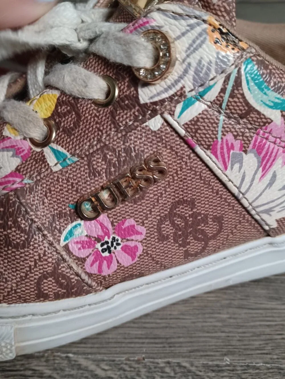 Guess Loven Women's Size 9.5 M Casual Lace-up Logo Brown Pink Floral Sneakers